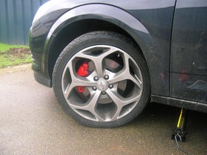 Châssis mal réglé : la preuve par le pneu
